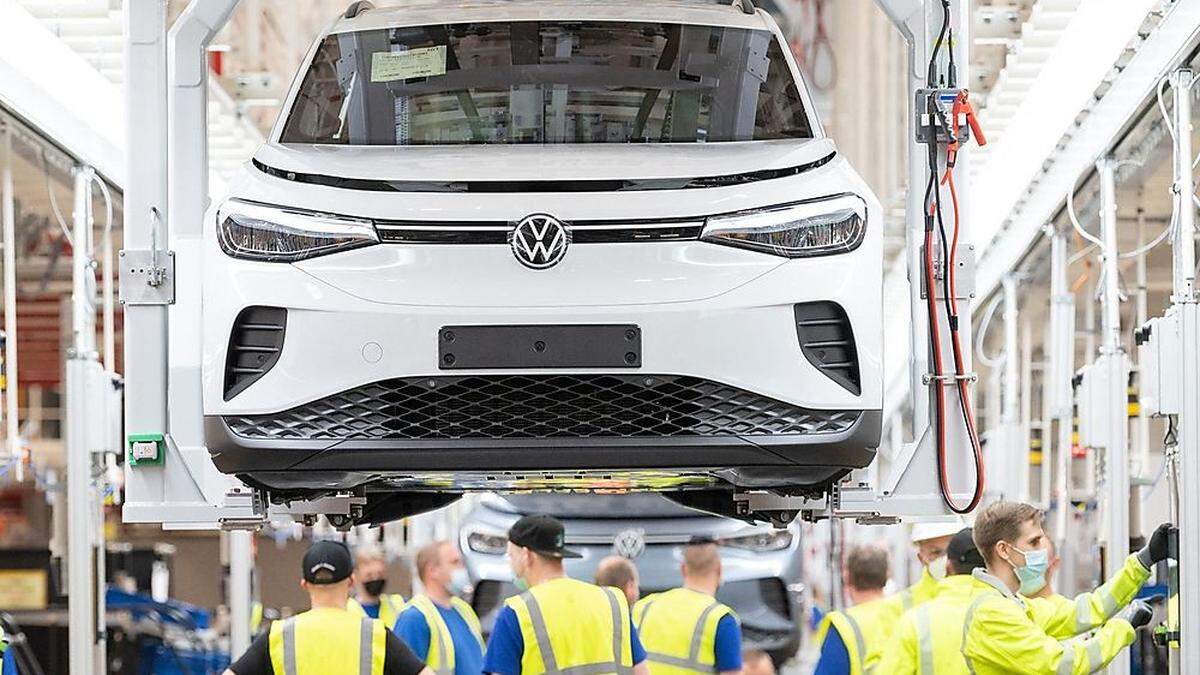 Das Unternehmen VW wird zum E-Autobauer