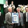 Bruno Saurer (2. von links) wurde von seinem Nachfolger Manfred Kanatschnig (3. v. l.) die Urkunde zum Ehren. Links der Weizer Bürgermeister Erwin Eggenreich und rechts Obmann-Stellvertreter Gert Heigl