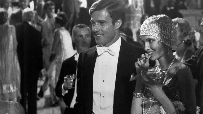 Seit Beginn der 1960er Jahre ist Robert Redford ein Dauerbrenner auf der Kinoleinwand. So mimte er etwa die Figur "Jay Gatsby" im Film "Der große Gatsby" an der Seite von Mia Farrow als "Daisy" (1974).
