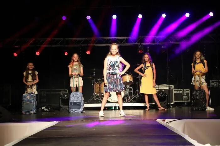 Ein Höhepunkt des Abends war die von Alena Grassegger choreografierte Modenschau der Knittelfelder Betriebe. Dabei wurden die aktuellen Modetrends für Groß und Klein präsentiert.