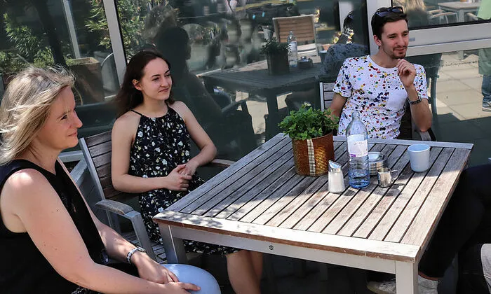 Yvonne und Anja Grinschgl beim Meet & Greet mit Clemens Maria Schreiner