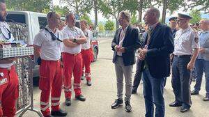 Innenminister Gerhard Karner besuchte mit Landeshauptmann Christopher Drexler die Einsatzkräfte