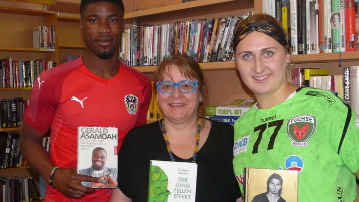 "Biggi" Sturm mit den Sportstars Kevin Danso und Vanessa Magg