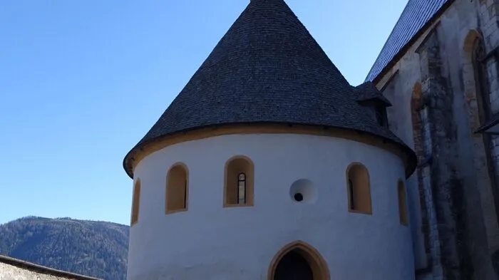 Der Karner in Sankt Lambrecht von außen betrachtet. 