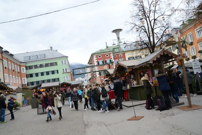 Auch wenn das winterlich-weihnachtliche Ambiente noch auf sich warten lässt, ist der traditionelle Lienzer Adventmarkt am Hauptplatz jetzt schon ein geselliger und stimmungsvoller Treffpunkt