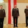Der neue Bereichsfeuerwehrkommandant Josef Gaich (r.) mit Stellvertreter Karl-Heinz Hörgl (l.) und Landesfeuerwehrkommandant Reinhard Leichtfried 