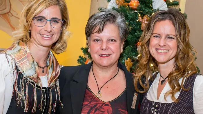 Freitagabend lud die Kleine Zeitung zur "Kärntner in Not"-Benefizgala in das Konzerthaus Klagenfurt. Dank der Spenden von Unternehmern, Einzelpersonen und Vereinen kamen heuer 21.350 Euro zusammen. Das Rahmenprogramm bildete der Singkreis Seltenheim mit dem "Seltenheimer Advent".