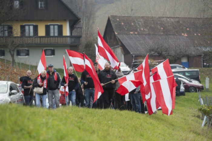 Der Marsch der rechten Demonstranten.