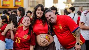 Spanien steht im WM-Finale gegen Argentinien – hier drei Fans in Spanien