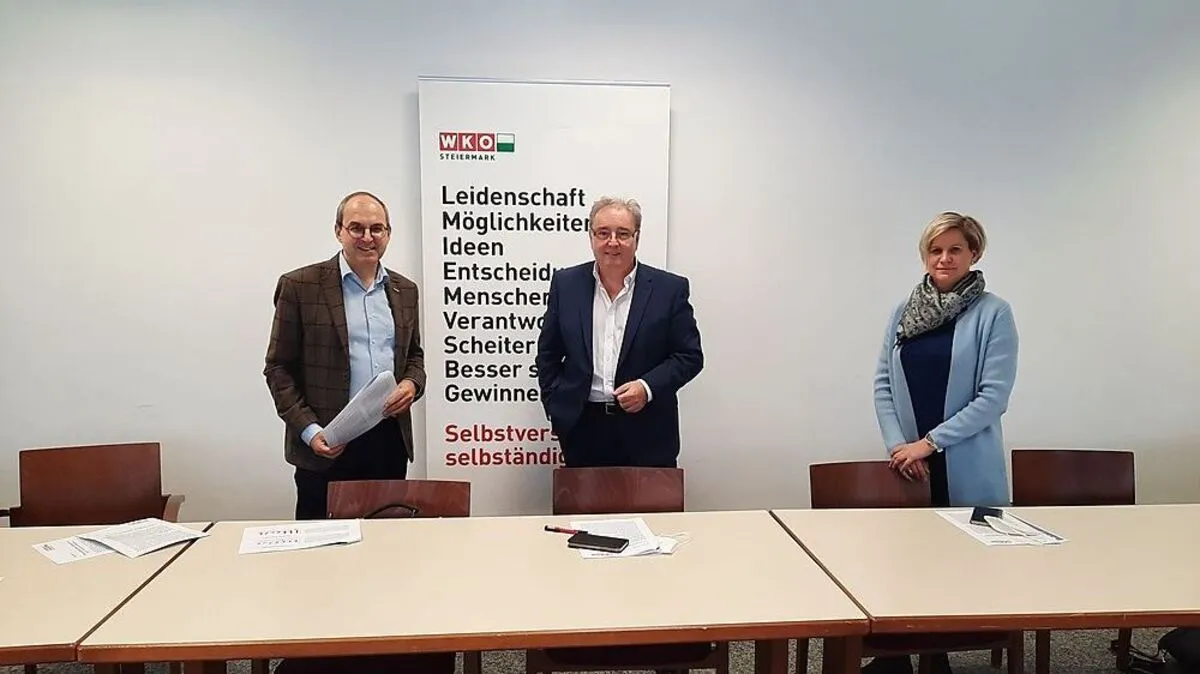 Andreas Schlemmer, Regionalstellenleiter WKO Weiz, Regionalstellenobmann Vinzenz Harrer und Regionalstellenobmann-Stellvertreterin Manuela Kuterer