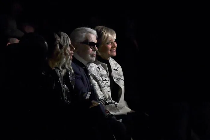 Viele Zuschauer, darunter auch Catherine Deneuve, Cara Delevigne und Virgil Abloh - jubelten, manch einer verdrückte gar eine Träne am Freitagabend.