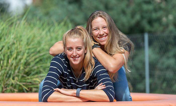 Die Beachvolleyballerinnen Dorina und Ronja Klinger