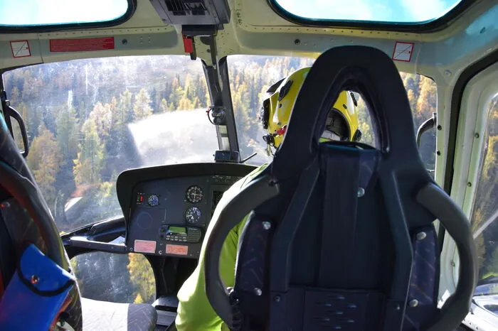 Hubschrauber hebt ab
