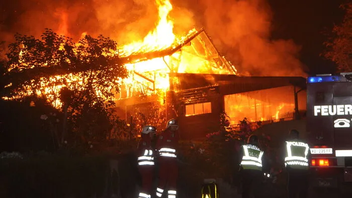 Sieben Feuerwehren kämpften mit 110 Mann gegen die Flammen.