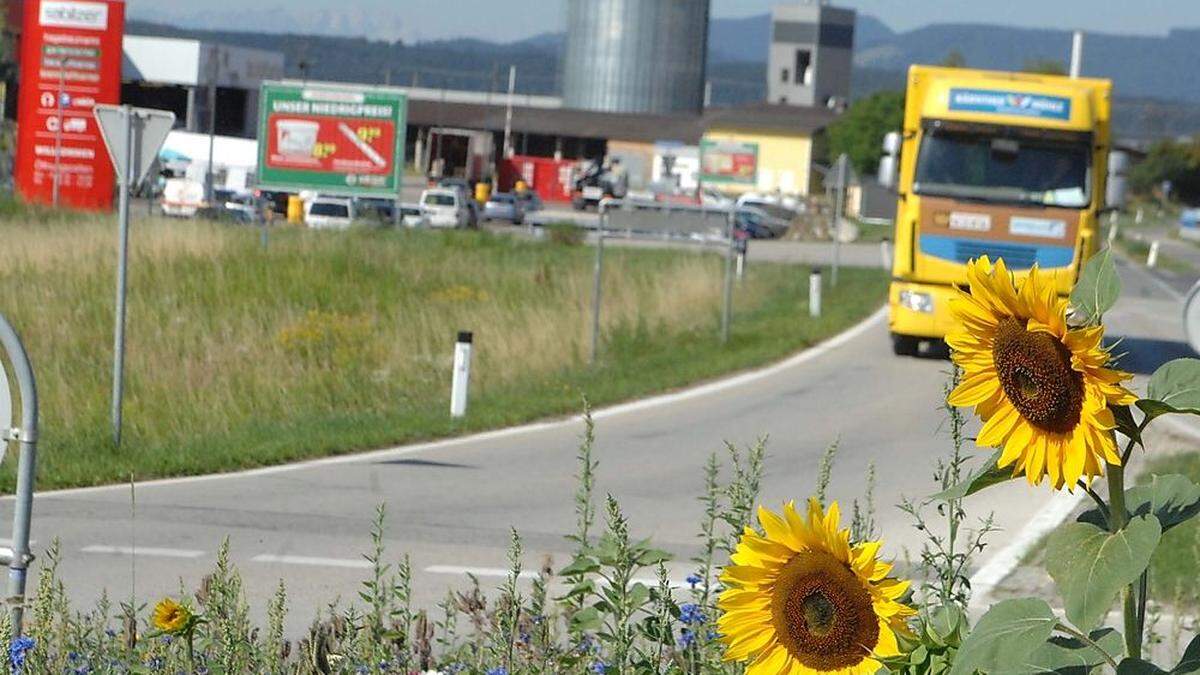 Im zweiten Einfahrtsbereich des Hagebaumarktes wird die neue Apotheke entstehen