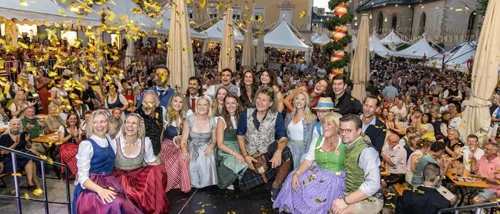 Trachtenmodeschau der Modehäuser Roll, Rettl, Kärntner Heimatwerk, Römer Moden und Strohmaier am Villacher Kirchtag diese Woche