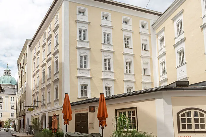 Barock-klassizistische Fassade als Besonderheit.