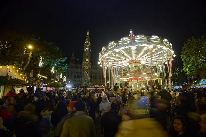 Damit wurde auch der Christkindlmarkt feierlich eröffnet.