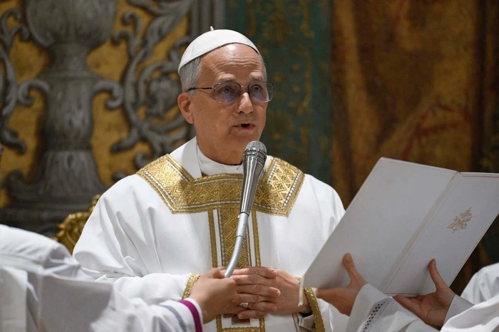 Leo XIV. zelebrierte am Freitagvormittag in der Sixtinischen Kapelle mit den Kardinälen seine erste Messe als Papst.