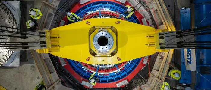 Nach vier Jahren Bauzeit ist im September 2025 in Kaprun das Pumpspeicher-Kraftwerk Limberg III eröffnet worden – ein Isolationsfehler am Generator sorgt nun dafür, dass das Kraftwerk monatelang stillsteht