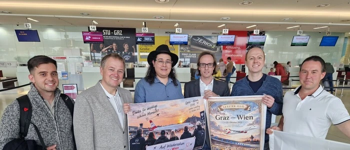Haben sogar eigene Poster und DIN-A-4-Grüße vorbereitet: die Vielflieger Erik Faltermann, Michael Sabadello, Andreas Wurzer, Oliver Tautter, Markus May und Johannes Painold