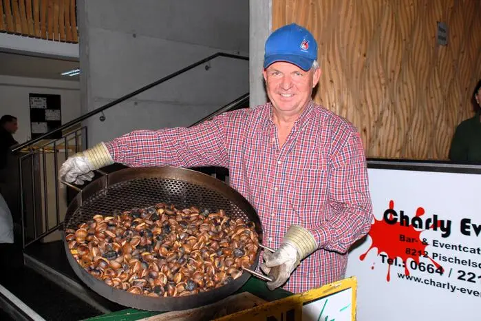 So gab es neben Sturm und Kastanien auch die Möglichkeit, Grillspezialitäten zu konsumieren. 