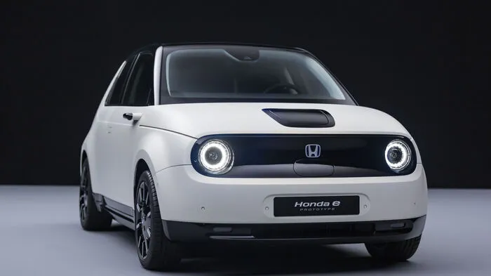 Mit dem Showcar Urban EV Concept hat Honda 2017 auf dem Autosalon in Frankfurt für Aufsehen gesorgt. Jetzt bringen die Japaner eine zweite Elektroautostudie nach Genf, die schon einen ziemlich konkreten Ausblick darauf gibt, was 2020 in Österreich beim Händler stehen wird.