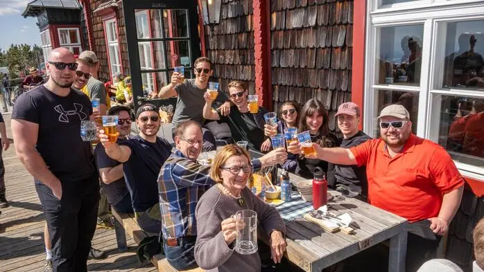 Volles Haus beim Eröffnungsfest am Schöckl