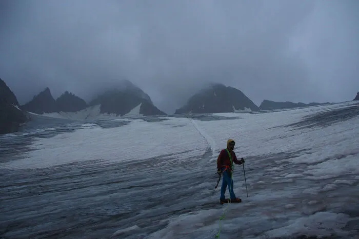 Begonnen wird bei bescheidenem Wetter mit dem Piz Buin (3312 m) ...