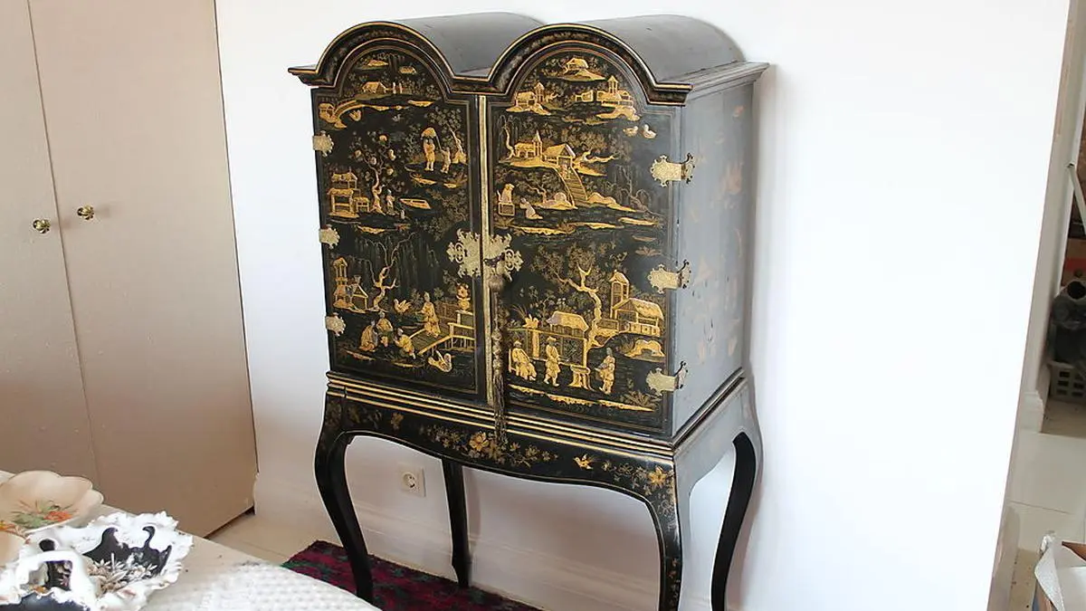 Eines der Highlights der Auktion: ein Chinoiserie Kabinettschrank, Rufpreis 1000 Euro