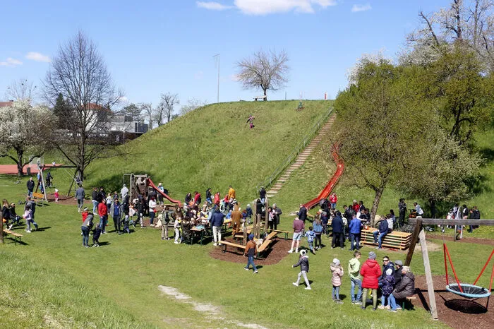 ...wieder eine große Kinderschar am Fürstenfelder Ertlberg.
