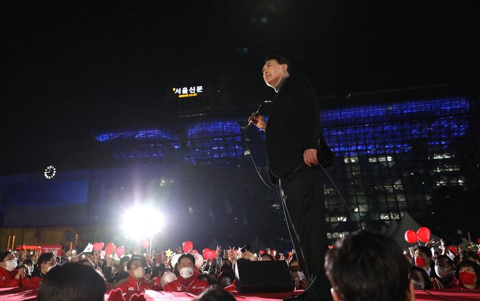 Der ehemalige Generalstaatsanwalt Yoon rief während des Wahlkampfes die Bürger dazu auf, einen Machtwechsel herbeizuführen