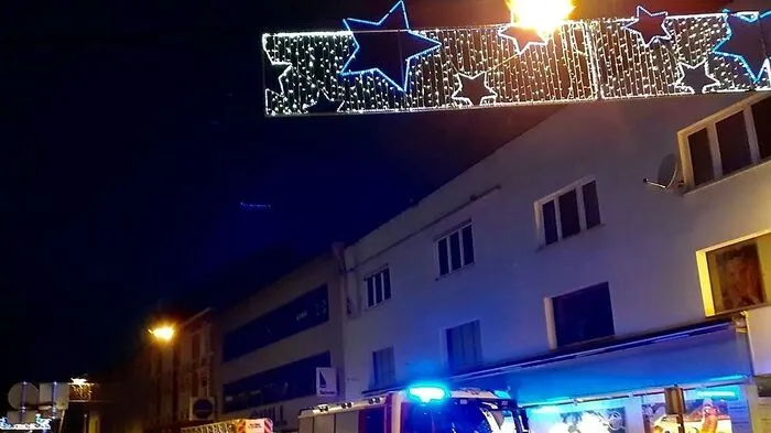 Ein Stern der Brucker Weihnachtsbeleuchtung begann zu brennen