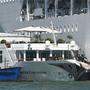 Das Kreuzfahrtschiff MCS Opera kollidierte mit einem Touristenboot