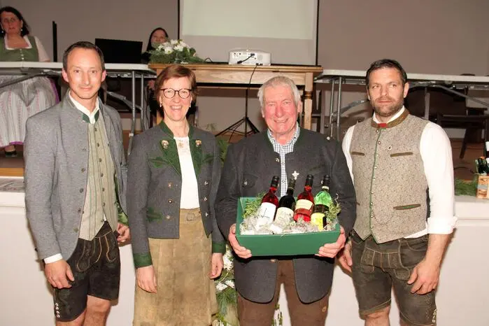 Nach der musikalischen Einleitung durch die Jagdhornbläser begrüßte Obmann Markus Puffing die anwesenden Mitglieder und eröffnete offiziell die Jahreshauptversammlung. 