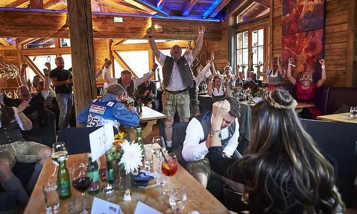 Der Moment des Zuschlags: Saalbach jubelt