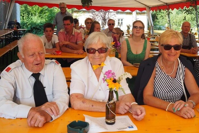 Bitte klicken Sie sich durch die Bilder. . .