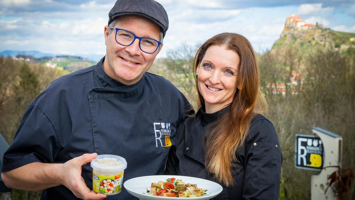  „The Cheese Artist“ Bernhard Gruber (l.) produziert gemeinsam mit seiner Frau Martina nun auch für den Handelsriesen Spar vegane Lebensmittel