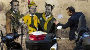 Fünf-Sterne-Chef Di Maio, Premier Conte und Lega-Boss Salvini auf einem Wandgemälde in Rom 