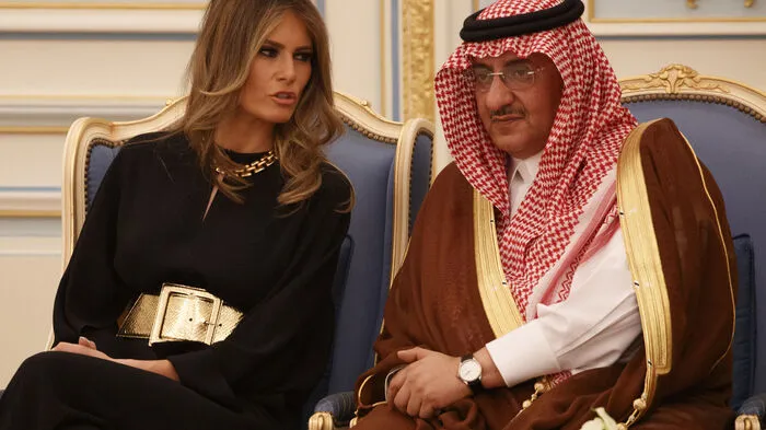Donald Trumps Ehefrau Melania und seine Tochter Ivanka haben beim Staatsbesuch des US-Präsidenten in Saudi-Arabien großes Aufsehen erregt.