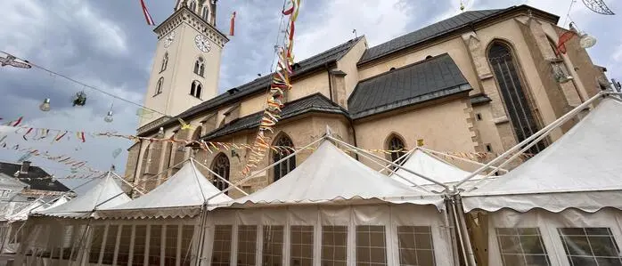 Das Villacher Kirchtags-Festgelände musste am Freitag wegen eines herannahenden Unwetters geräumt werden