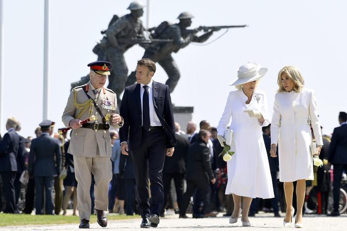 Charles und Camilla mit dem Ehepaar Macron