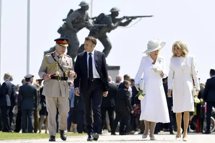 80TH ANNIVERSARY OF D-Day PHOTOPQR OUEST FRANCE Marc OLLIVIER Ver sur mer 06 06 2024 King Charles III of the United Kingdom, Queen Camilla, French President Emmanuel Macron and his wife Brigitte Macron attended the commemorative ceremony on June 6, 2024, the British memorial at Ver sur Mer Calvados hosted the major bi-national Franco-British ceremony organized as part of the 80th anniversary of D-Day, starting at 10 PUBLICATIONxNOTxINxFRAxBELxSUIxUK Copyright: xPHOTOPQR/OUESTxFRANCE/MAXPPPxMarcxOLLIVIERx 20240606OFR1205 20240606OFR1205