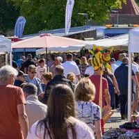 Trotz wachsender wirtschaftlicher Hürden stellt der Bleiburger Wiesenmarkt einen Wirtschaftsfaktor „von enormer Bedeutung“ für die Region dar – stärkster Tag war der Sonntag mit über 41.000 Besuchern