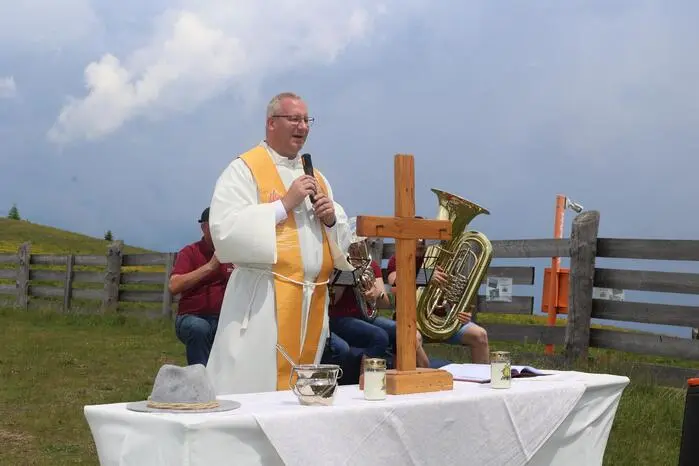 Stimmungsvolle Almmesse mit Dechant Martin Edlinger.