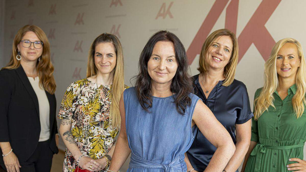 Michaela Eigner-Pichler (mitte) und Team. Von links: Lena Muttonen, Eva-Maria Sobej, Cornelia Holzmann, Sara Nadine Pöcheim