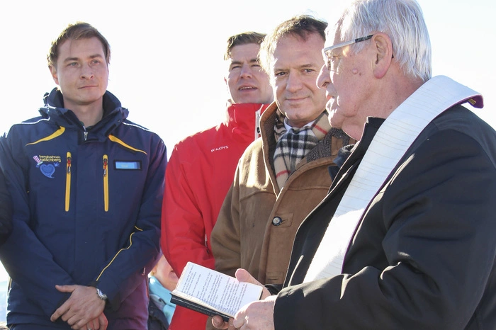 Die neue Aussichtsplattform mit Fernrohr wurde mit geistlichem Segen feierlich eingeweiht.