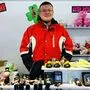 Edmund Herfert (36) betreibt den Neujahrsstand am Eisernen Tor