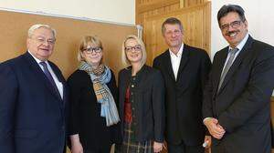 Monika Pisleritsch (Mitte) mit Karlheinz Tscheliessnigg, Caroline Buchmann-Hirschmann, Othmar Grabner, Ernst Fartek