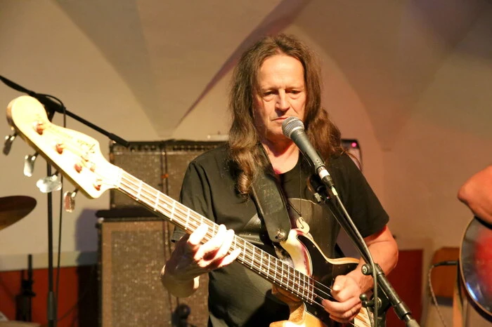 Verständlich, dass Rock- und Bluesfans da voll auf ihre Kosten kamen,... 